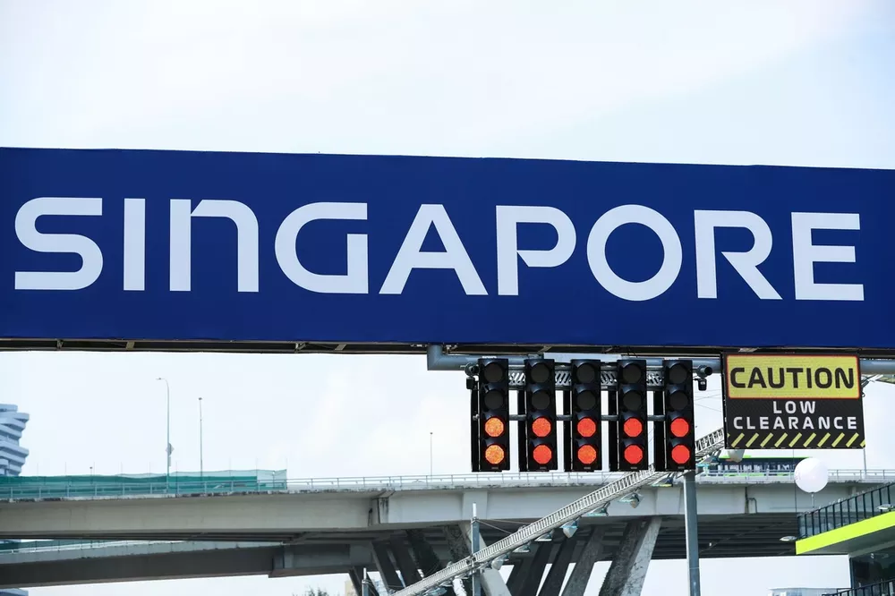 Starting lights set to red on the gantry over the Singapore pit straight
