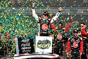 Bell gana en Phoenix y corta la racha de Chevrolet en NASCAR Cup