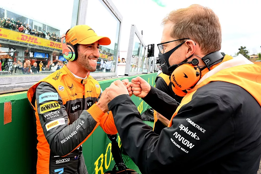Daniel Ricciardo, McLaren, Andreas Seidl, Team Principal, McLaren, on the grid