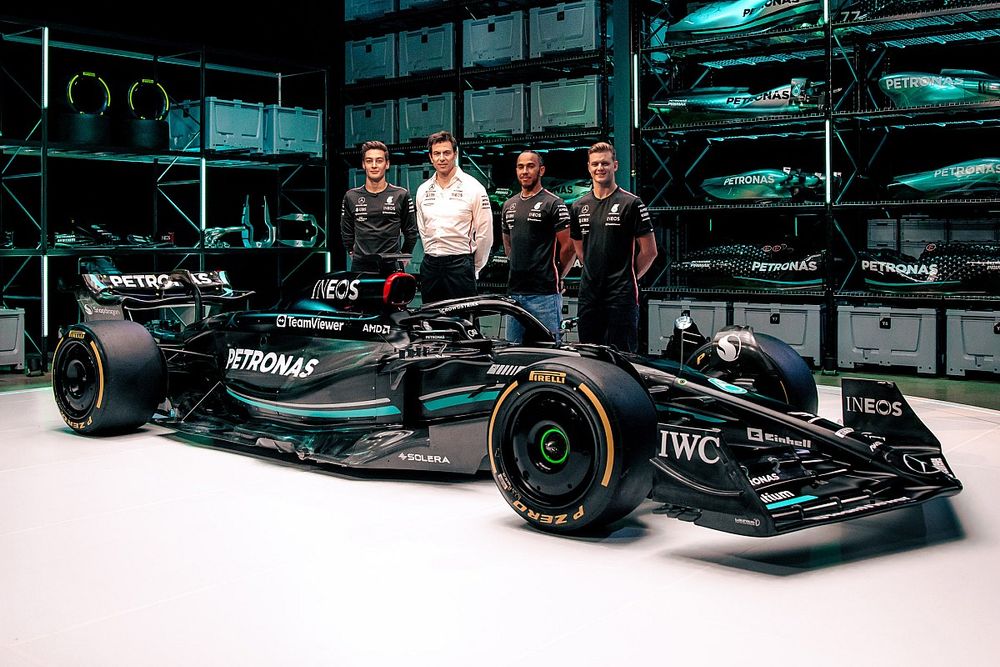 Lewis Hamilton, George Russell, Mick Schumacher, Mercedes Reserve Driver, Toto Wolff, Mercedes F1 Team Team Principal and CEO, Mercedes W14