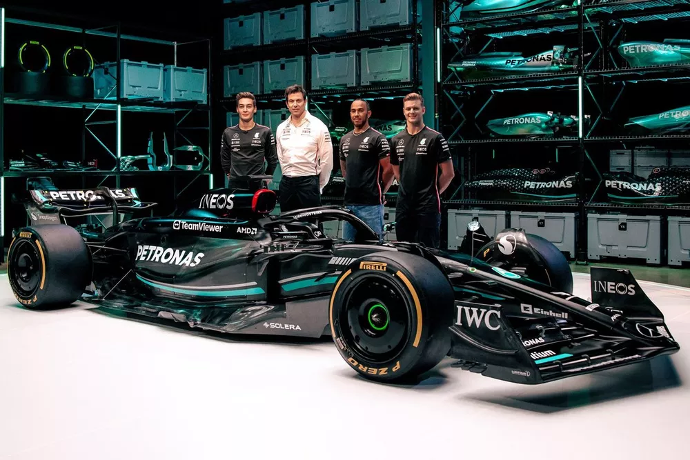 Lewis Hamilton, George Russell, Mick Schumacher, Mercedes Reservecoureur, Toto Wolff, Mercedes F1 Team Principal en CEO, Mercedes W14