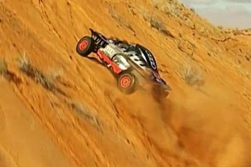 VIDEO: Así subieron Sainz y Al Attiyah una tremenda duna en el Dakar