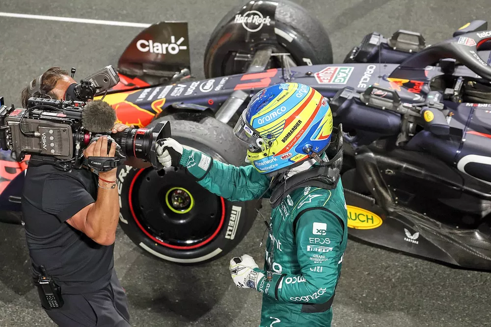 Fernando Alonso, Aston Martin F1 Team, tercer clasificado, celebra en Parc Ferm&eacute;