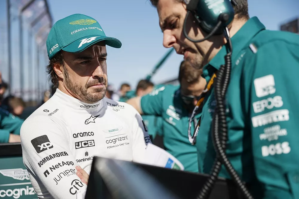 Fernando Alonso, Aston Martin F1 Team with his engineer