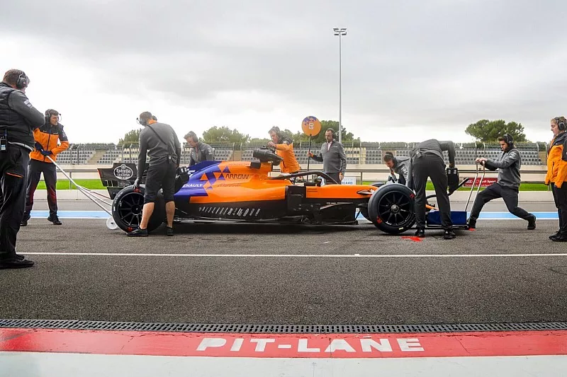 Carlos Sainz Jr., McLaren MCL34 con los neumáticos de 18 pulgadas de 2021