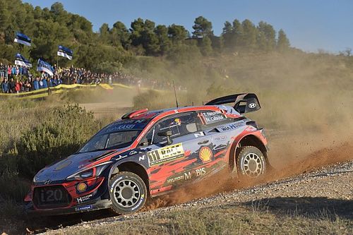Neuville coge el liderato en Salou