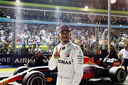 Hamilton crava volta perfeita e conquista pole em Singapura