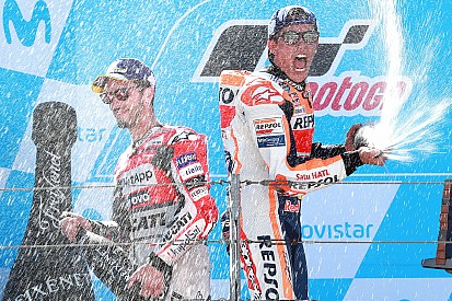 Márquez se lleva un explosivo duelo con Dovizioso en Aragón