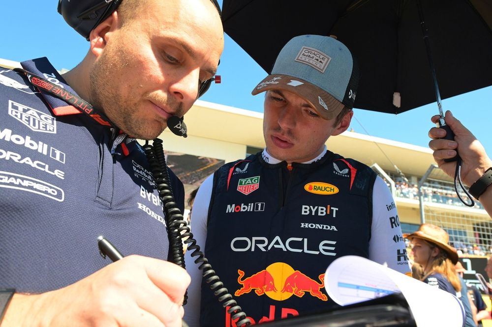 Max Verstappen, Red Bull Racing with Race engineer Gianpiero Lambiase