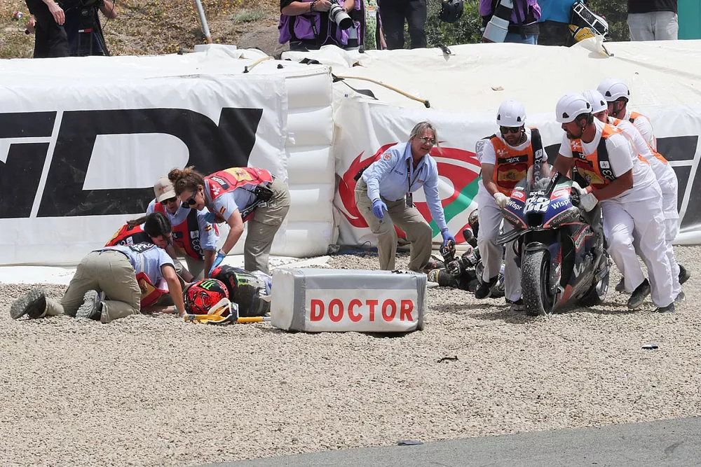 Chute de Fabio Quartararo, Yamaha Factory Racing, et Miguel Oliveira, RNF MotoGP Racing
