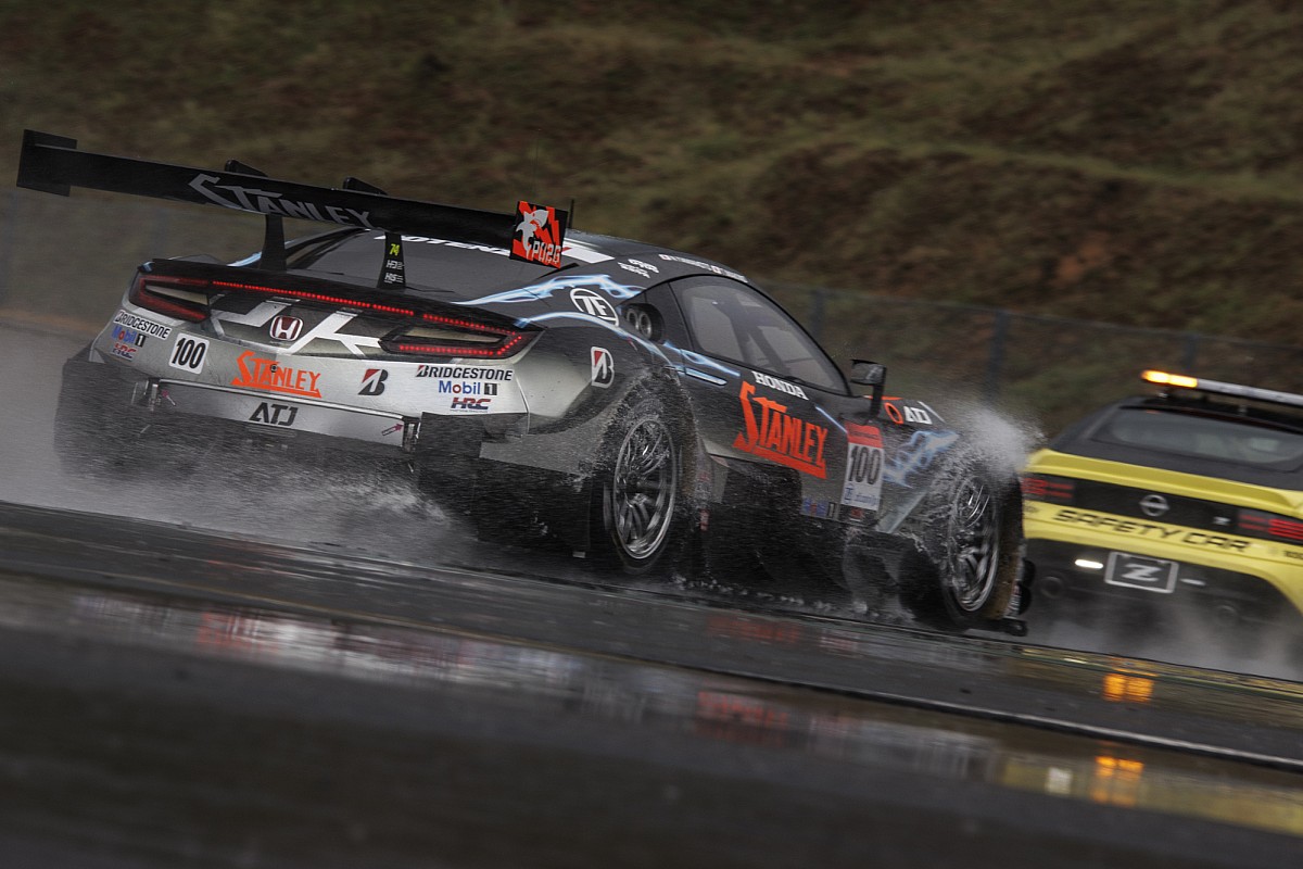 突然のペースダウンにペナルティ……優勝候補の100号車STANLEYは歯車