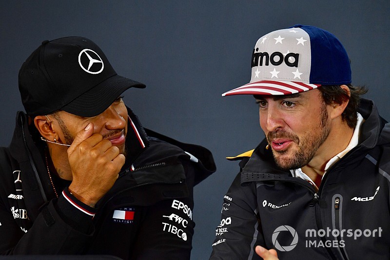 Alonso se alegra de que Hamilton alcance a Fangio