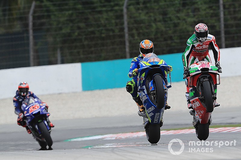 Aleix Espargaro porta l'Aprilia evoluta nella top 10 nel venerdì di Sepang