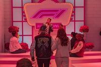 La t&iacute;pica boda en Las Vegas... &iexcl;oficiada por Valtteri Bottas!