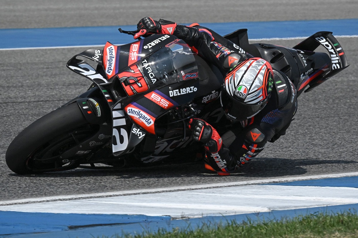 MotoGP | Test Buriram, Day 2: Aprilia al top con Bezzecchi da record, cade ancora Marquez