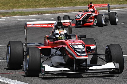 Юніор Ferrari з Росії дивовижно виграв титул у серії Toyota