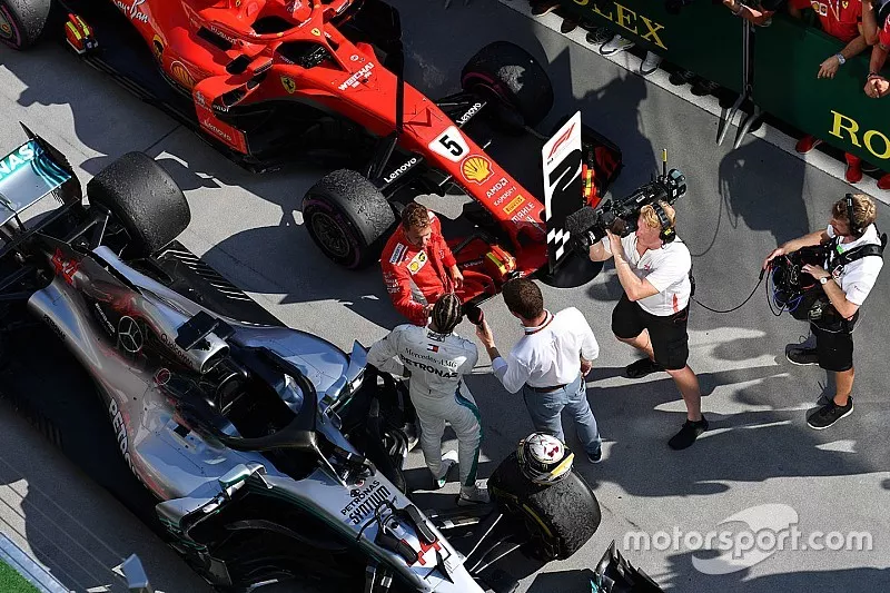 Lewis Hamilton, Mercedes-AMG F1 et Sebastian Vettel, Ferrari dans le Parc Ferm&eacute;