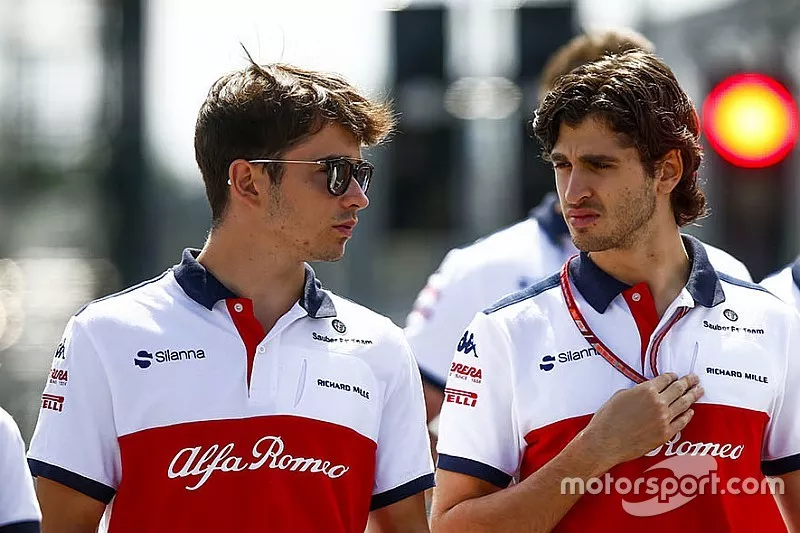Charles Leclerc, Sauber, Antonio Giovinazzi, Haas F1 Team