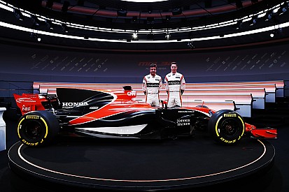 Браун став на захист нової лівреї McLaren