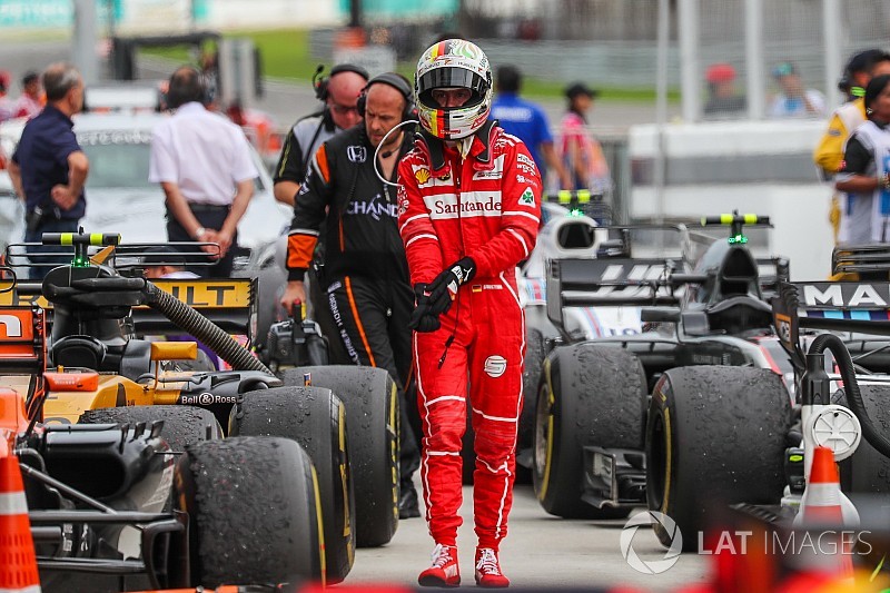 https://cdn-2.motorsport.com/images/amp/277EEGO2/s6/f1-malaysian-gp-2017-sebastian-vettel-ferrari-in-parc-ferme-5762984.jpg