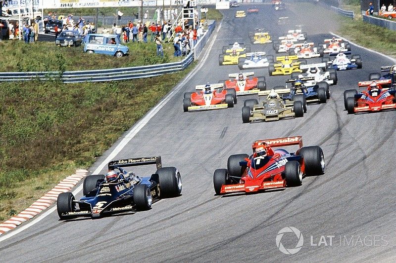 Mario Andretti, Lotus 79 Ford, leads Niki Lauda, Brabham BT46B Alfa Romeo, Riccardo Patrese, Arrows FA1 Ford , and John Watson, Brabham BT46B Alfa Romeo, at the start