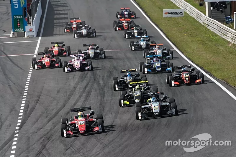 Start, Callum Ilott, Prema Powerteam, Dallara F317 - Mercedes-Benz