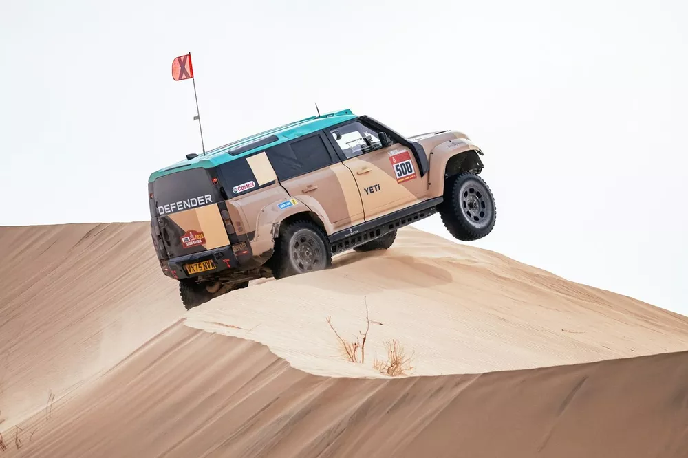 #500 Defender Rally Defender: Stephane Peterhansel, Michael Metge