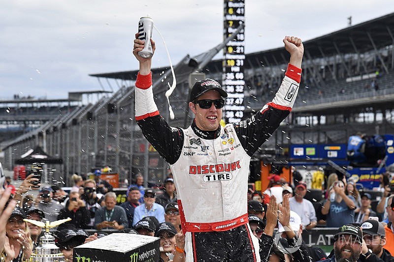 Keselowski le da el doblete a Penske en Indianápolis