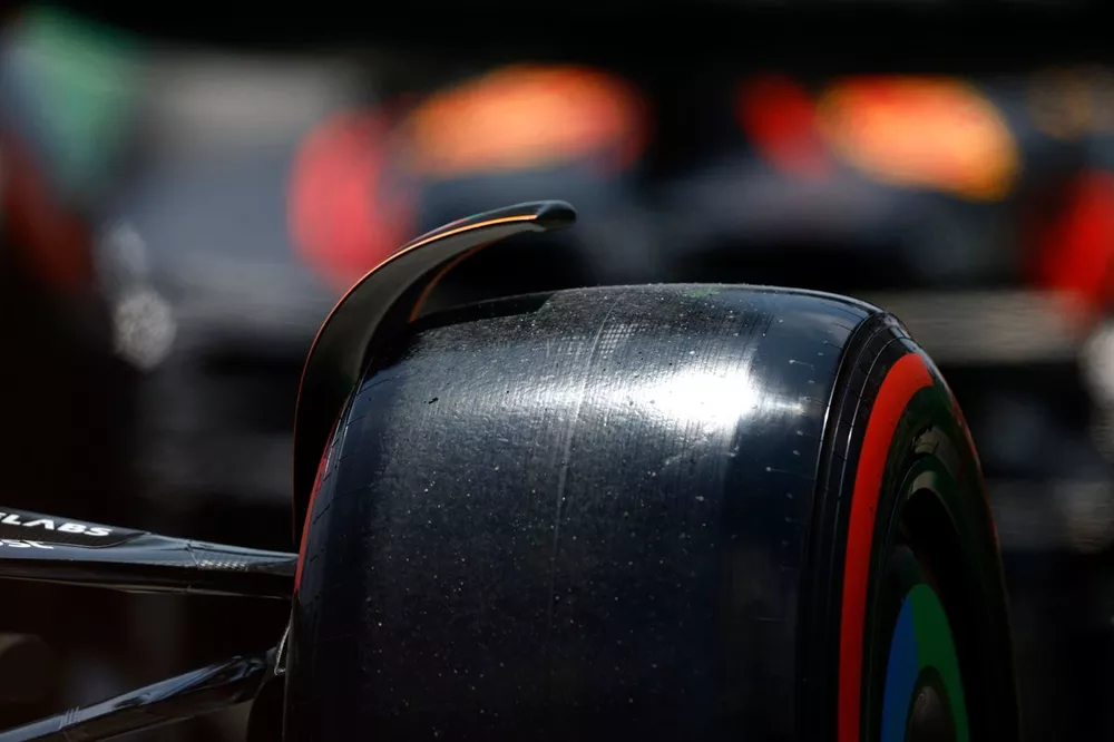 Neum&aacute;tico del McLaren MCL60