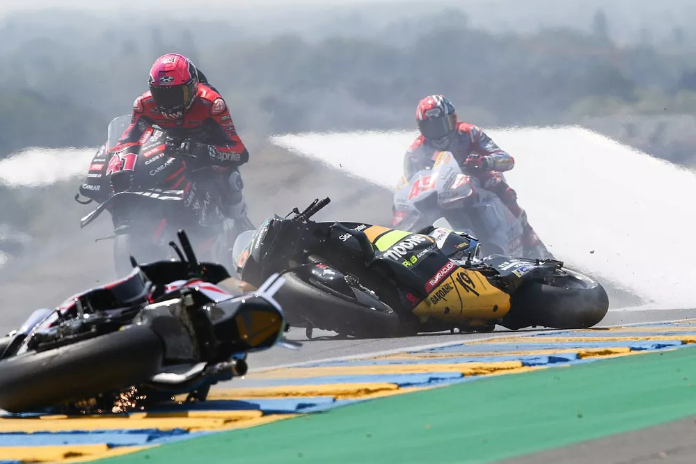 Alex Marquez, Gresini Racing, Luca Marini, VR46 Racing Team crash