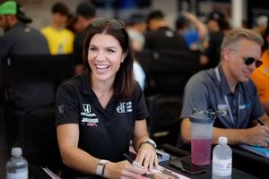 Katherine Legge ve "decepcionante" la falta de mujeres en NASCAR e IndyCar