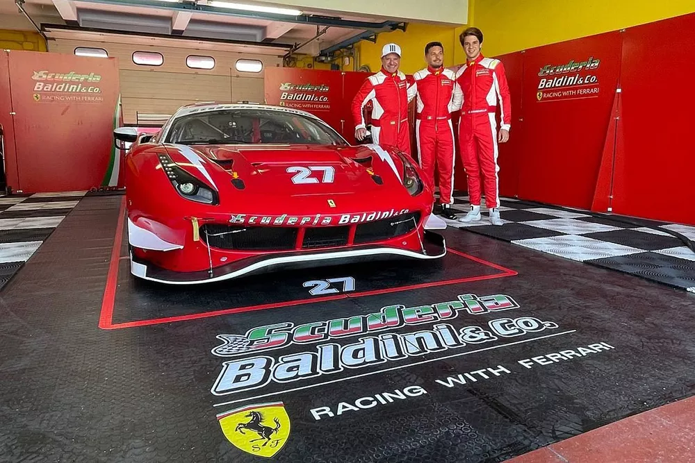 #27 Scuderia Baldini, Ferrari 488 GT3 Evo: Rubens Barrichello, Eduardo Barrichello, Giancarlo Fisichella