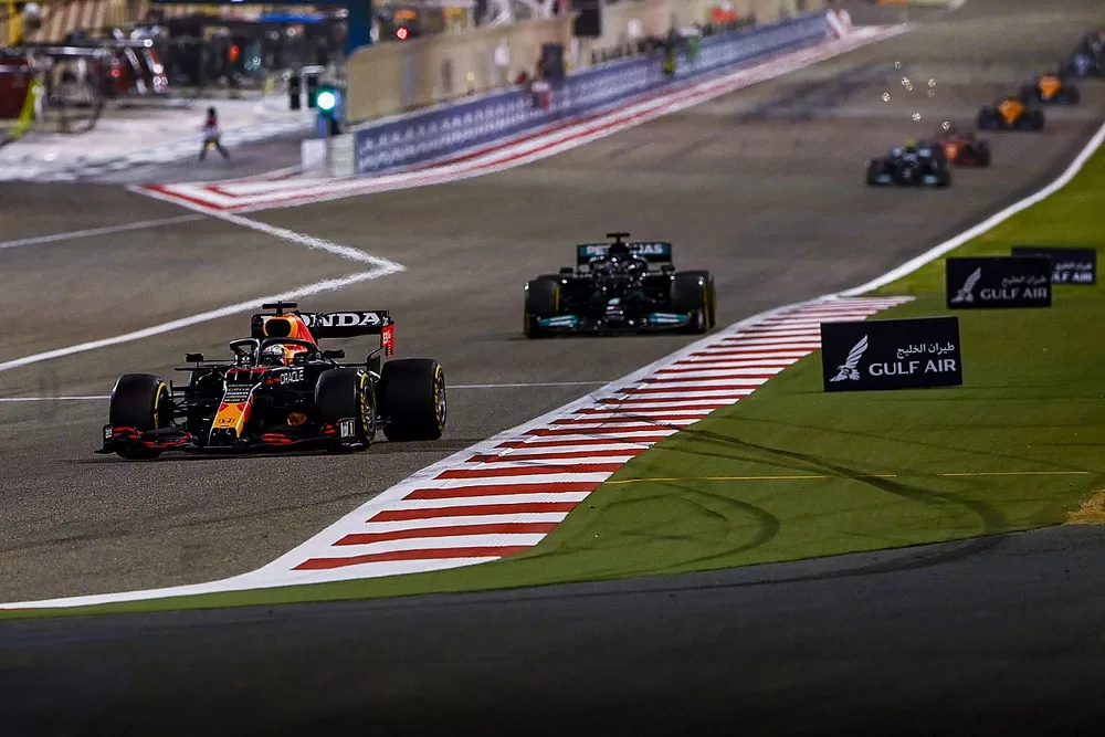 Max Verstappen, Red Bull Racing RB16B, Lewis Hamilton, Mercedes W12
