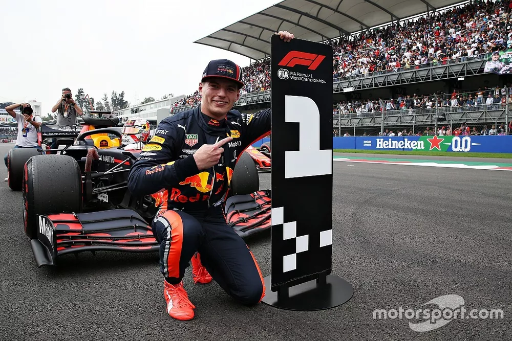 Max Verstappen f&ecirc;te sa pole position avant de recevoir une p&eacute;nalit&eacute;