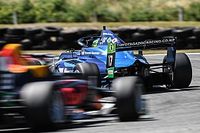 Ap&oacute;s vit&oacute;ria de Collet, Fraga garante p&oacute;dio e mant&eacute;m vice-lideran&ccedil;a da Toyota Racing Series