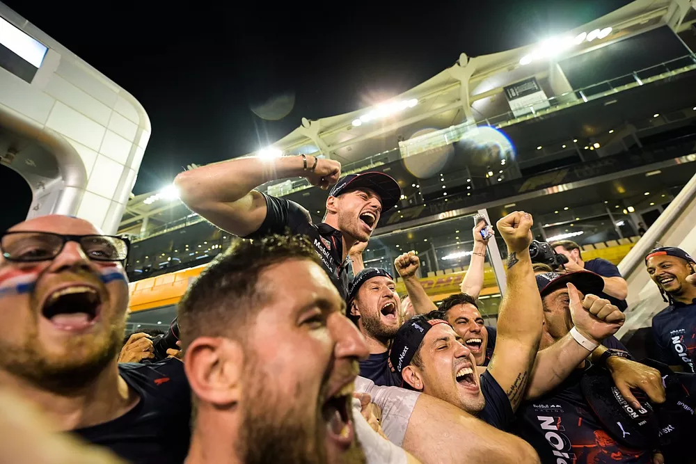 Max Verstappen, Red Bull Racing, 1st position, the Red Bull team celebrate Championship victory
