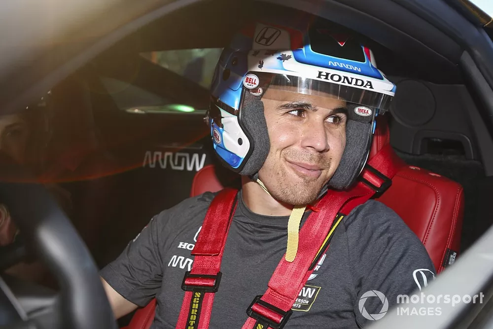 Il pilota Honda Robert Wickens, si prepara a guidare la Arrow Acura NSX, nel pre-gara