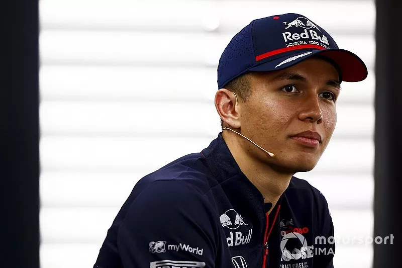 Alexander Albon, Toro Rosso, durante la conferenza stampa