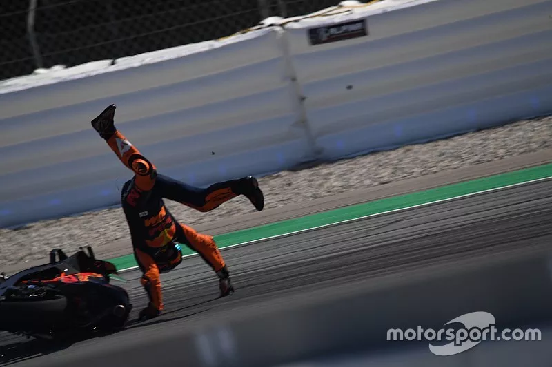 La chute de Pol Espargar&oacute;, KTM Factory Racing