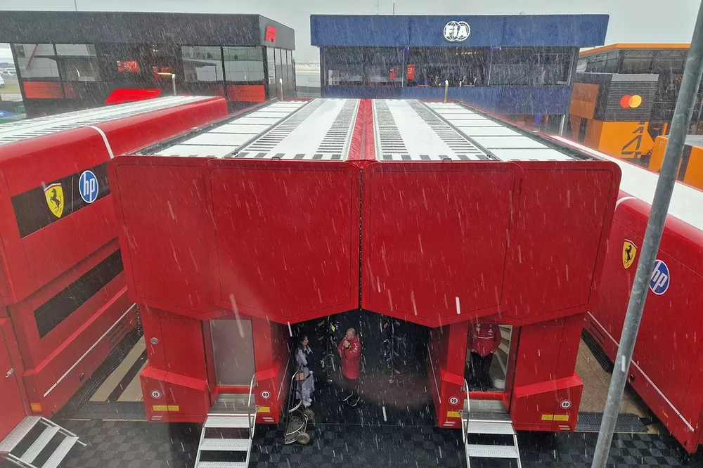 Lluvia en el paddock