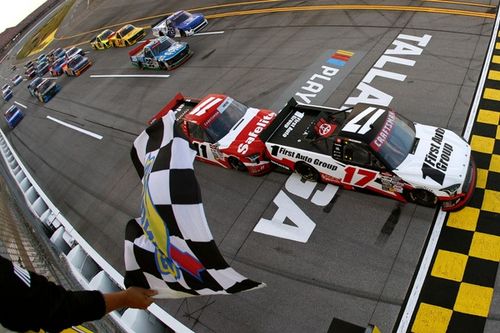 Gio Ruggiero conquista primeira vitória na NASCAR Truck em Talladega; Motorsport transmite categoria