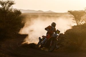 Tosha pierde la etapa marat&oacute;n en el sprint final del Dakar; Sanders, m&aacute;s l&iacute;der