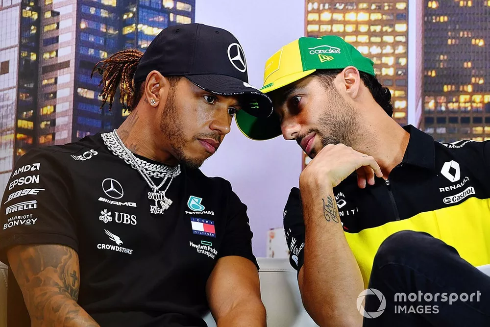 Lewis Hamilton, Mercedes-AMG Petronas F1, and Daniel Ricciardo, Renault F1, in the press conference