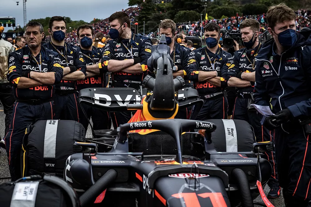Les m&eacute;caniciens Red Bull