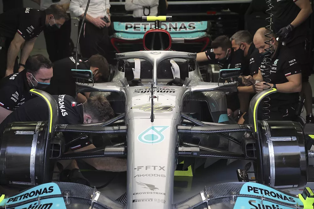 Mercedes W13 front