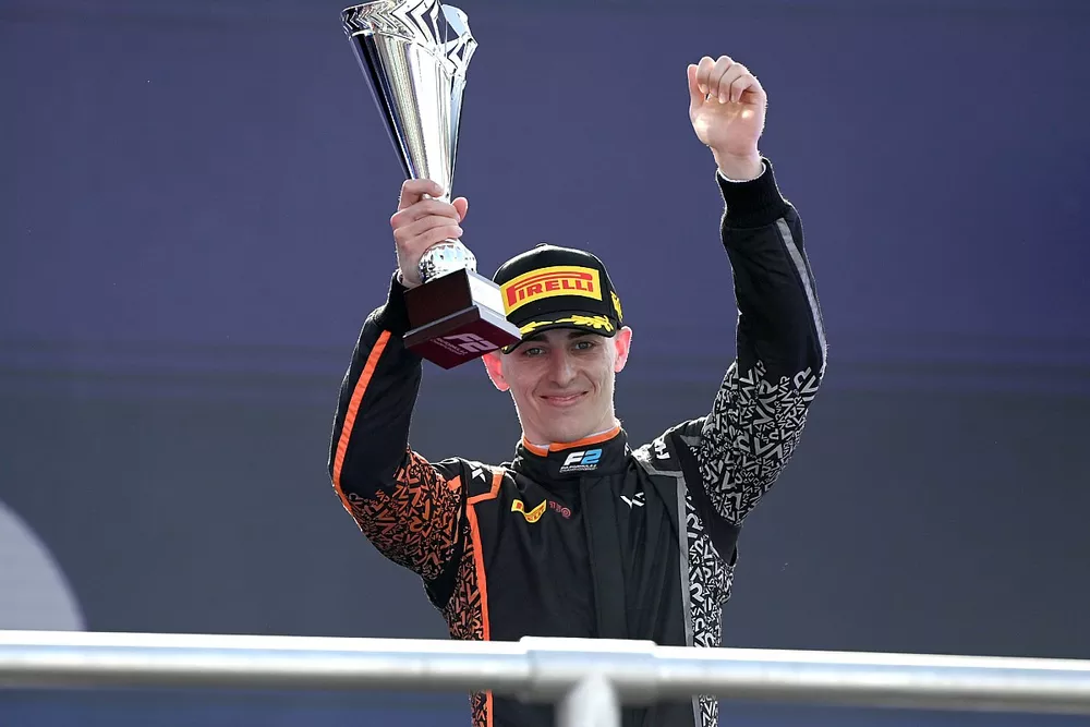 Jake Hughes, Van Amersfoort Racing, 3a posizione, sul podio