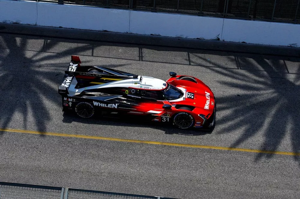 #31 Action Express Racing Cadillac V-Series.R: Pipo Derani, Jack Aitken