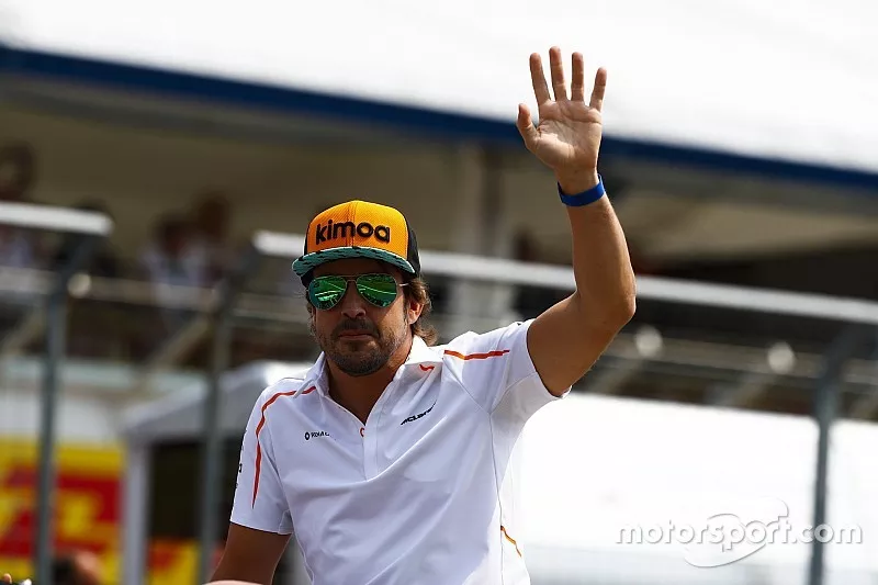 Fernando Alonso, McLaren, lors de la parade des pilotes