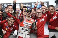 Lorenzo se lleva la pole en Silverstone