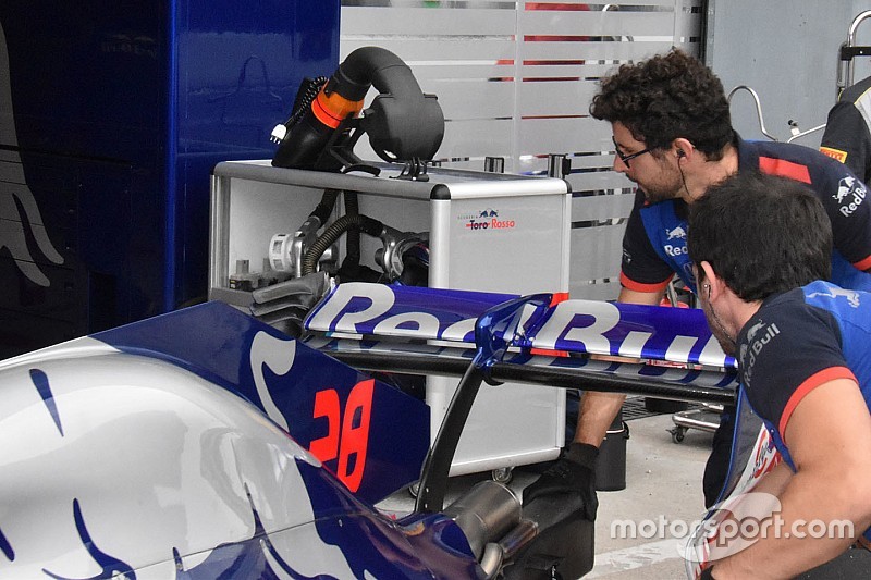 Toro Rosso: ala quasi piatta e comando del DRS completamente carenato